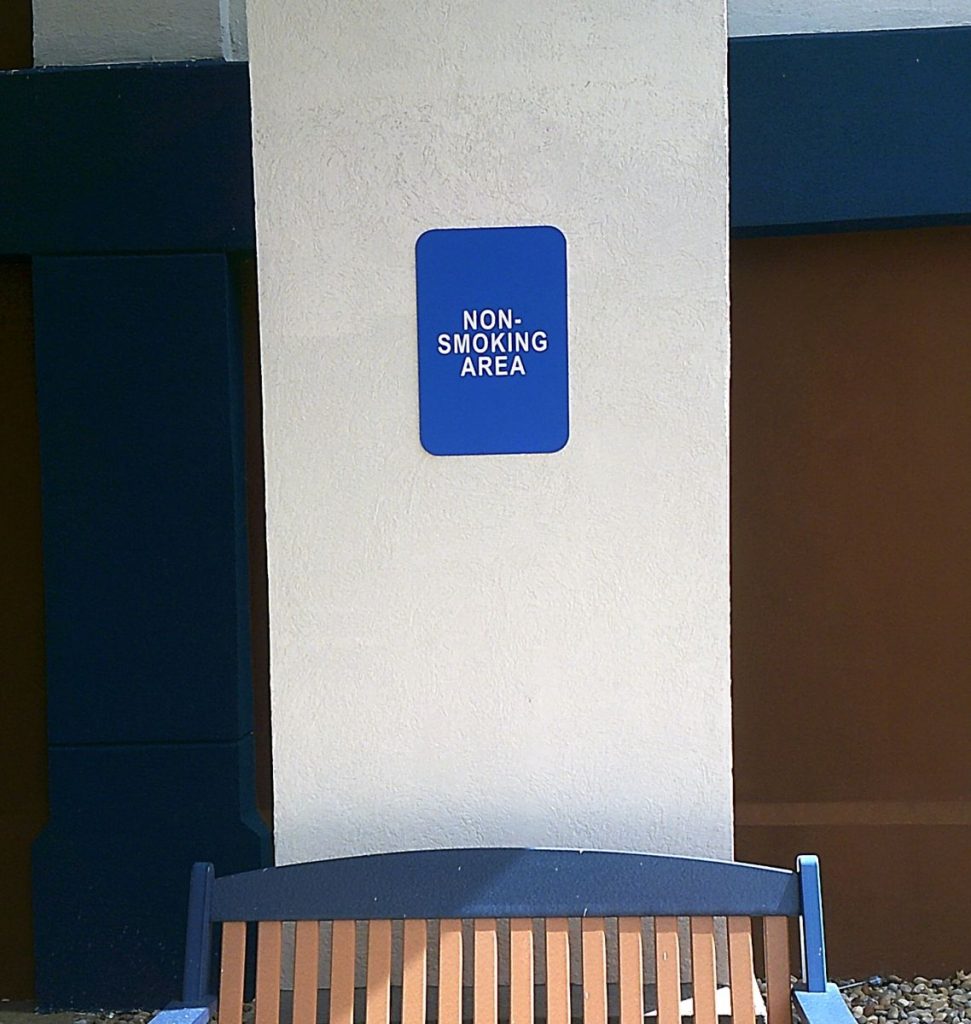 Hampton Inn non-smoking area sign