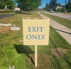 Custom post-and-panel metal directional signage located in Westlake, Ohio.