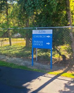 Custom post-and-panel metal directional signage located in Westlake, Ohio.