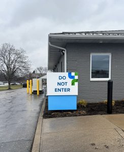 Do Not Enter aluminum directional sign installed by Adams Signs & Graphics at DoverPhila Credit Union in Dover, Ohio.